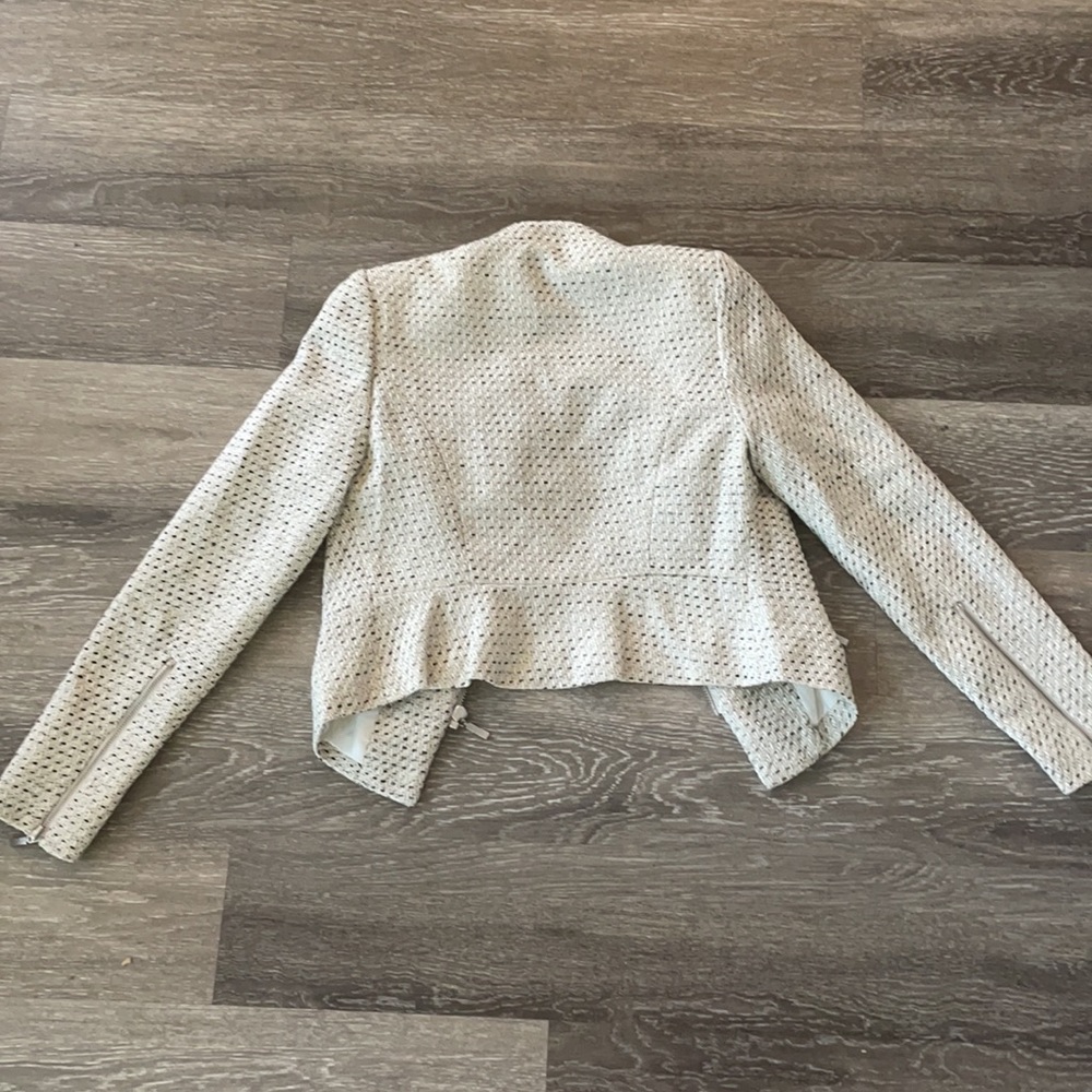 Blazer - Picture 5 of 5
